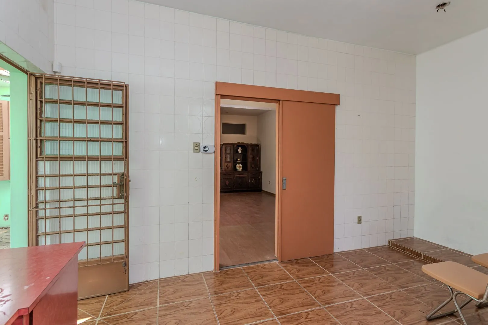 Imagem Casa sobrado no Partenon com 5 dormitórios e 4 vagas