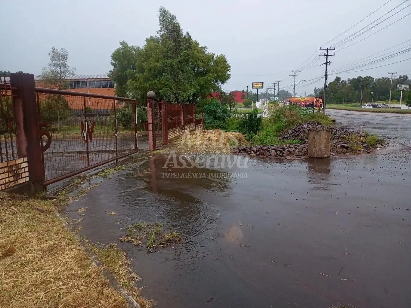 Imagem Complexo Industrial para venda na Av. Parobé com 8 prédios comercias