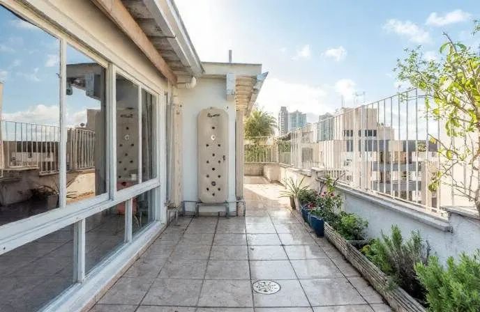 Imagem Vende-se cobertura com 4 quartos (1 suíte), 245 m² e 2 vagas - Boa Vista