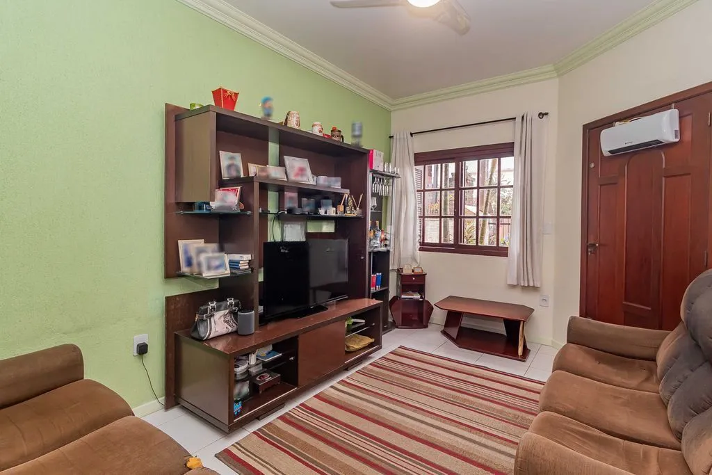 Imagem Casa de 3 dormitórios à venda Bairro Rubem Berta - Porto Alegre