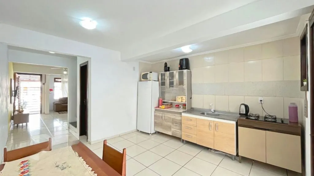 Imagem Casa de 2 dormitórios à venda Rua Heitor Kramer, Guarujá - Porto Alegre