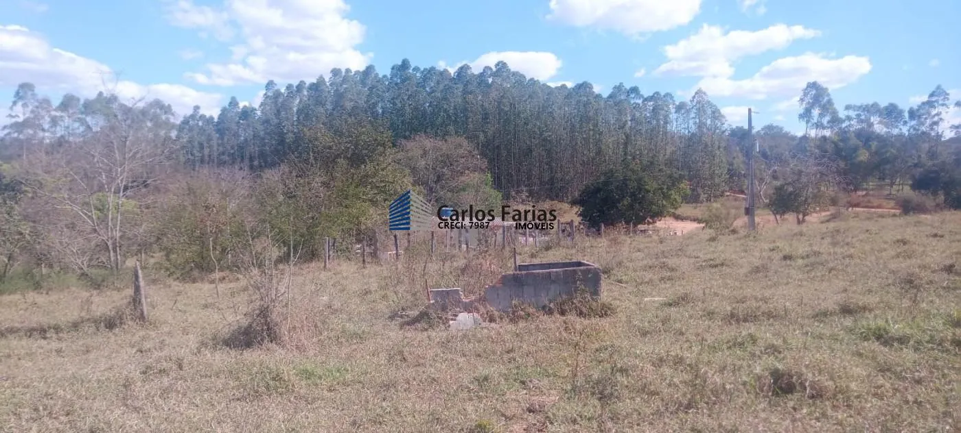 Imagem Sítio para Venda em Cidade Ocidental, Área Rural de Cidade Ocidental, 3 dormitórios, 1 banheiro, 2 vagas