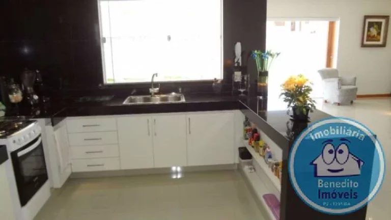 Imagem Vendo casa térrea próximo da praia com 04 suítes R$950.000,00