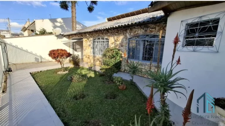 Imagem Casa, terreno com duas casas, 05 quartos c/suíte, área gourmet, no Capão Raso em Curitiba PR