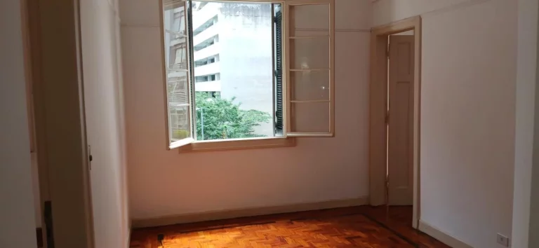 Apartamento Reformado com 2 quartos na Casper Libero -Luz
