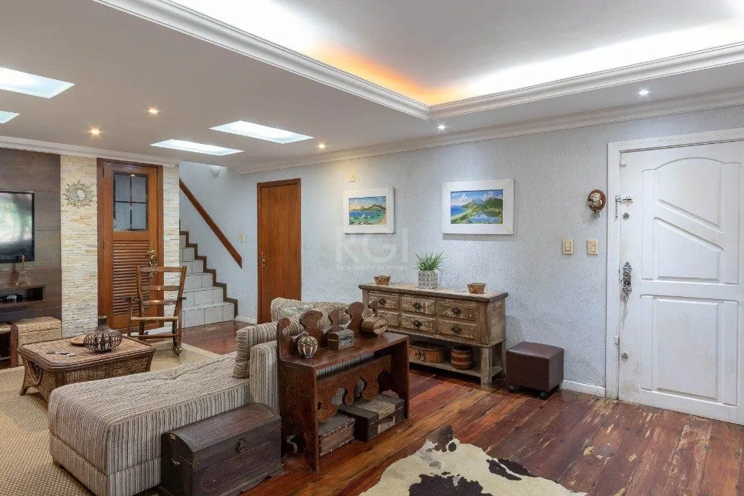 Imagem Casa para Venda com 3 dormitórios, sendo 1 suites e 4 vagas no bairro Ipanema