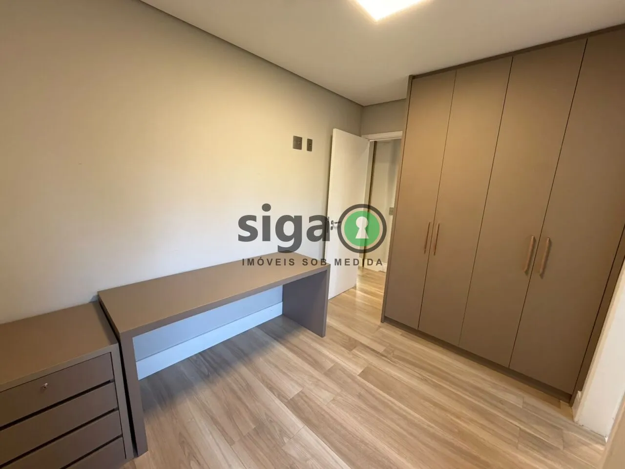 Imagem APARTAMENTO MOBILIADO A VENDA NO PANAMBY COM 2 SUÍTES, 2 VAGAS E DEPÓSITO!