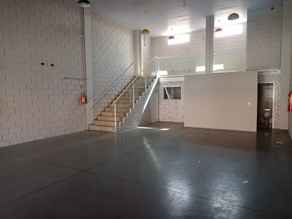 Sala Comercial para Locação em Votorantim-SP, Real Parque II: 1 Sala, 2 Banheiros, 150,00m² de Área, 1 mezanino.
