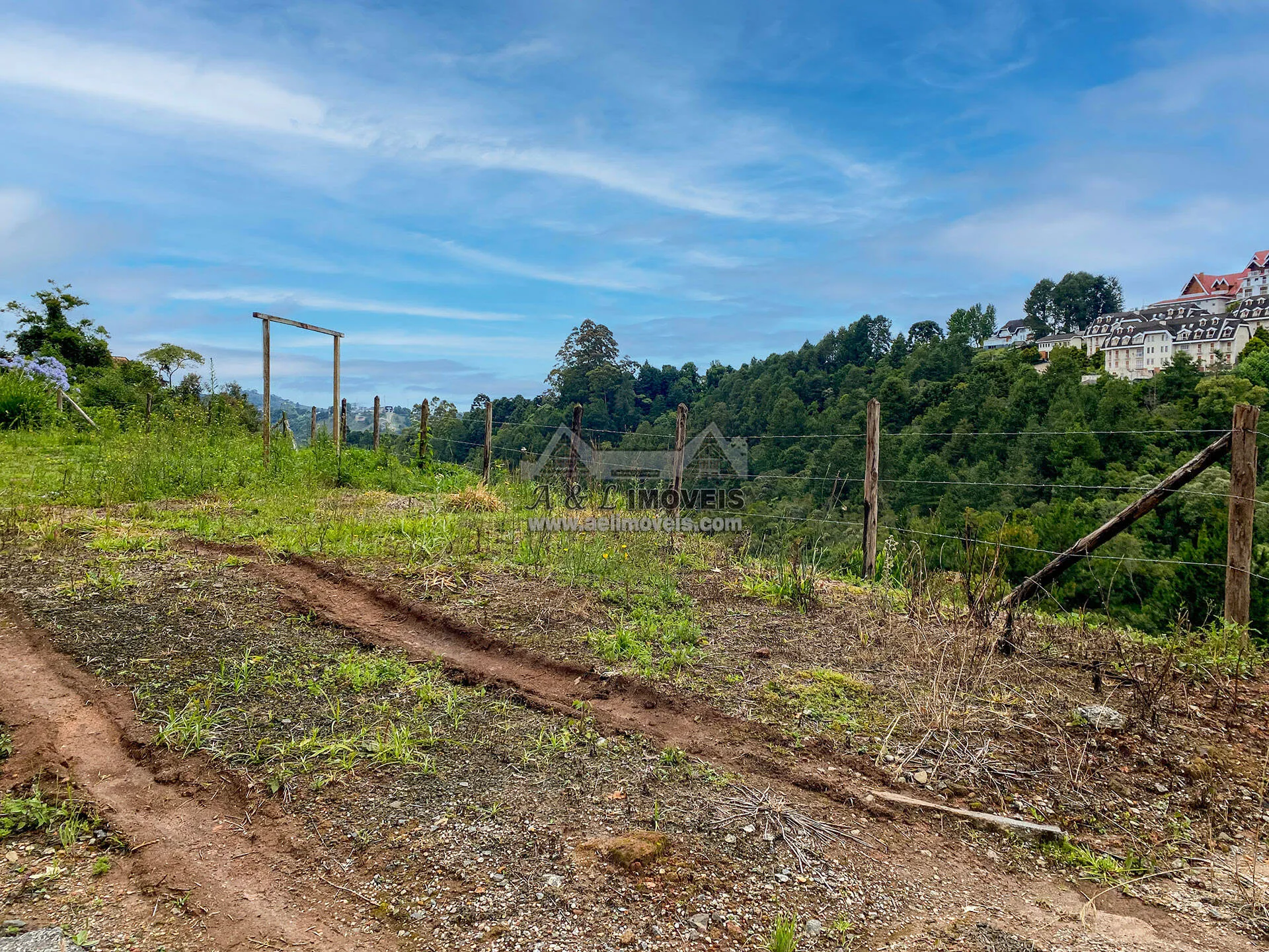 Imagem Terreno com vista panorâmica no Alto do Capivari - Campos do Jordão
