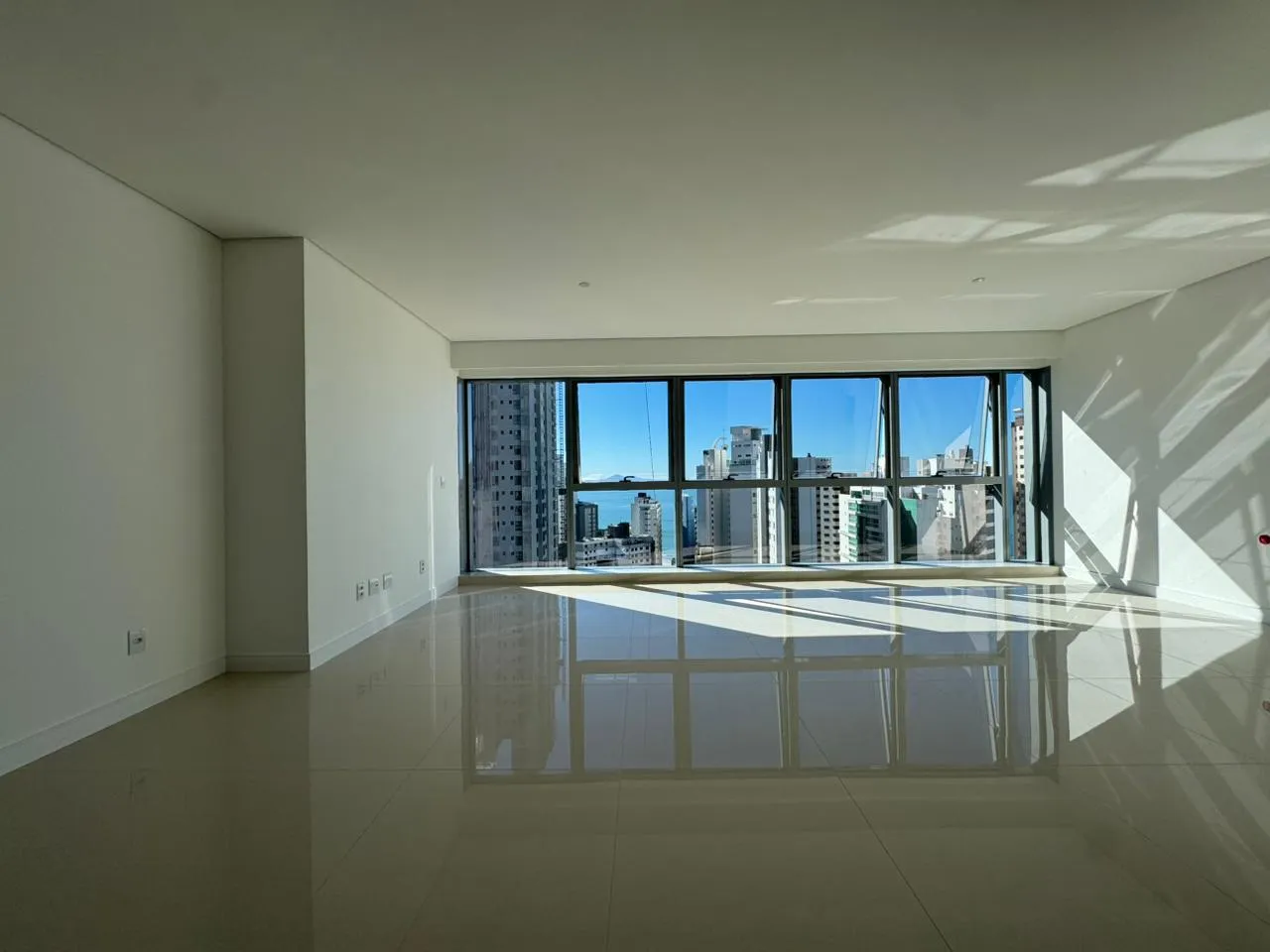 Imagem Apartamento com vista para o mar à venda com 171m2 por R$ 5.900.000,00