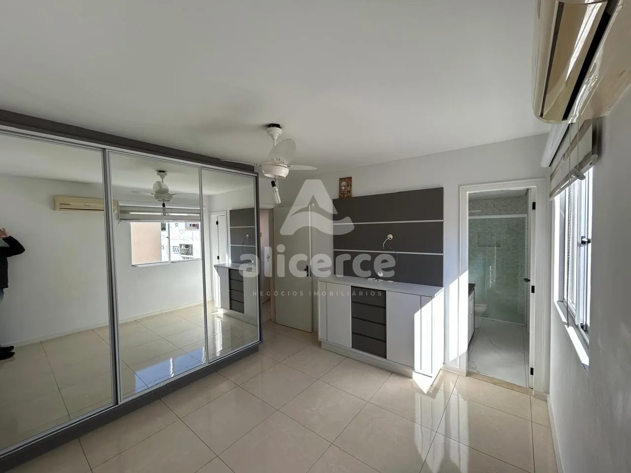 Imagem Apartamento à venda com 3 quartos 1 suíte, 92m² em Carvoeira Florianópolis