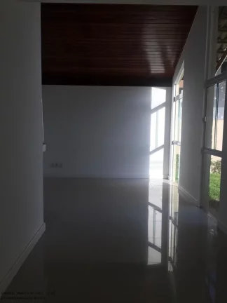 Imagem Casa em Condomínio de Luxo em Alphaville, Camaçari-BA: 4 Quartos, 3 Suítes, 2 Salas, 1 Banheiro, 4 vagas de garagem, 280m².