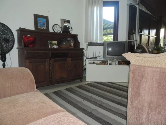 Imagem Casa Espaçosa de 4 Quartos com Pomar em Campo Duna, Garopaba-SC. Escritura Pública.