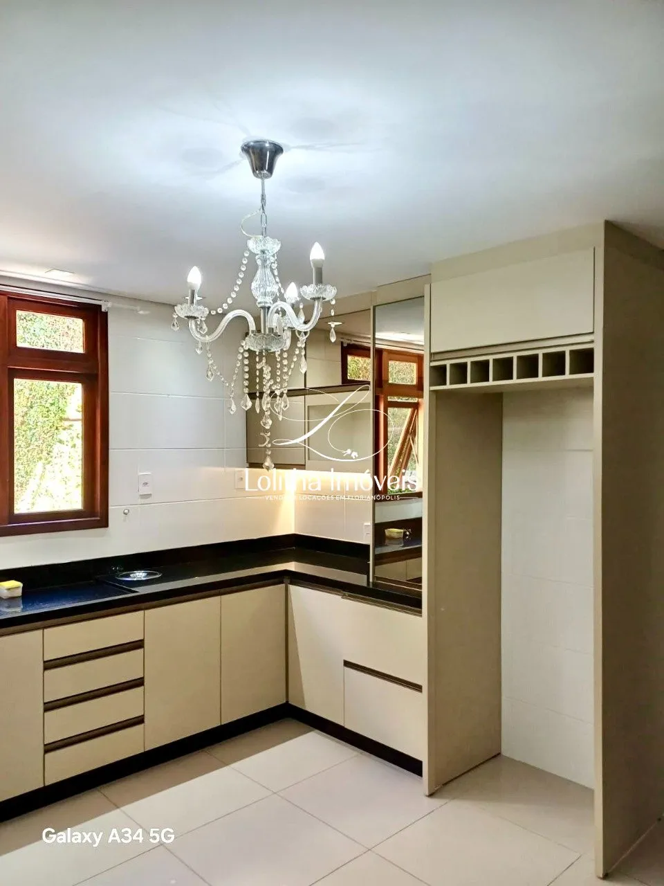 Imagem CASA À VENDA COM 5 QUARTOS NO BAIRRO ABRAÃO - FLORIANÓPOLIS/SC.