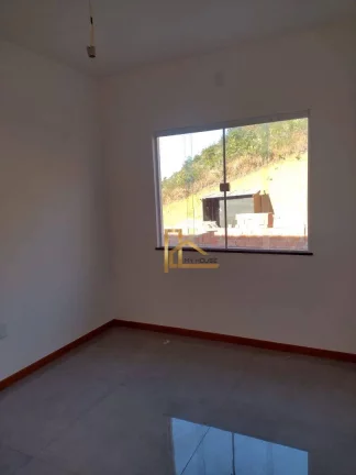 Imagem Casa em com 3 quartos sendo 1 suíte em Condomínio Clube na Região de Albuquerque em Teresópolis-RJ