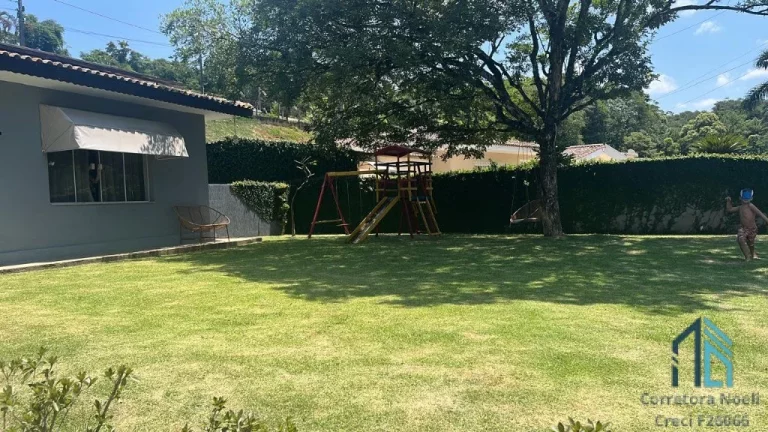Imagem Casa em Condomínio a venda, 04 quartos sendo duas suítes, piscina em Cajati SP