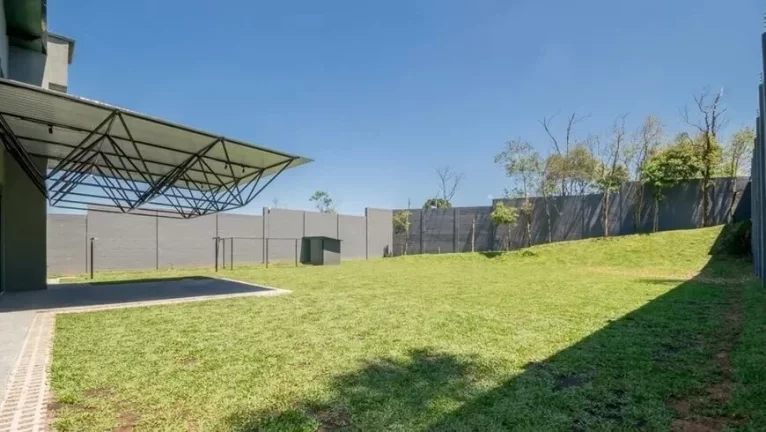 Imagem Casa Alto Padrão com 3 Quartos à Venda em Butiatuvinha – 455m