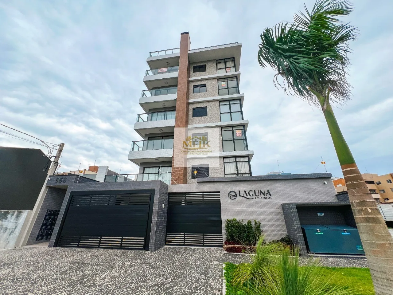 Imagem Residencial Laguna Imóvel Pronto Área total 220m² Área privativa 153m² 4 quartos sendo 1 suíte 2 banheiros social 2 vaga