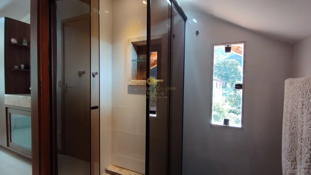 Imagem Casa em Condomínio para Venda em Teresópolis / RJ no bairro Cascata dos Amores
