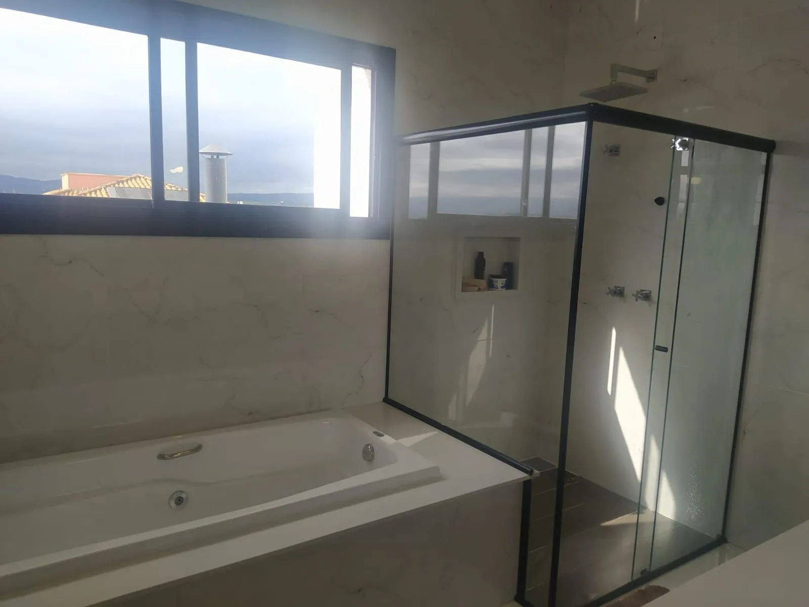 Imagem Casa para Locação e Venda com 3 suítes no Alphaville 1