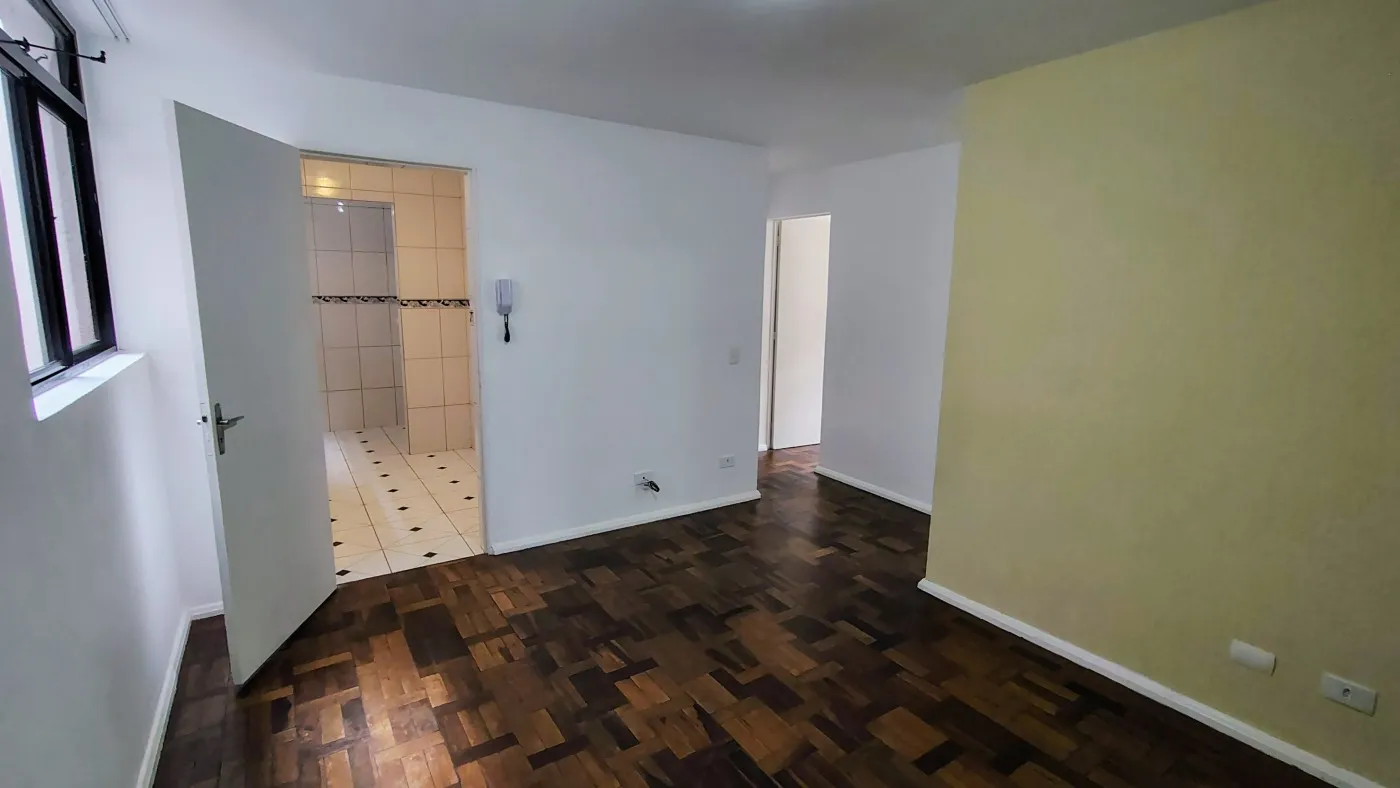 Imagem Apartamento a venda nas Mercês com 3 quartos R$ 387.000,00.