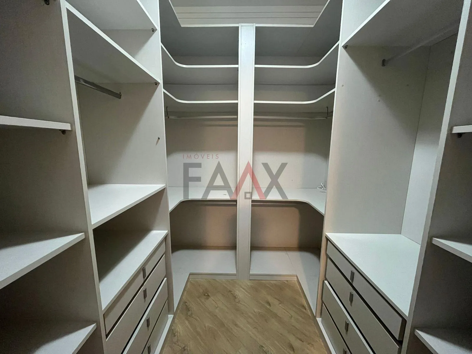 Imagem Apartamento Trianon 02 quartos garagem coberta, sacada com churasqueira.