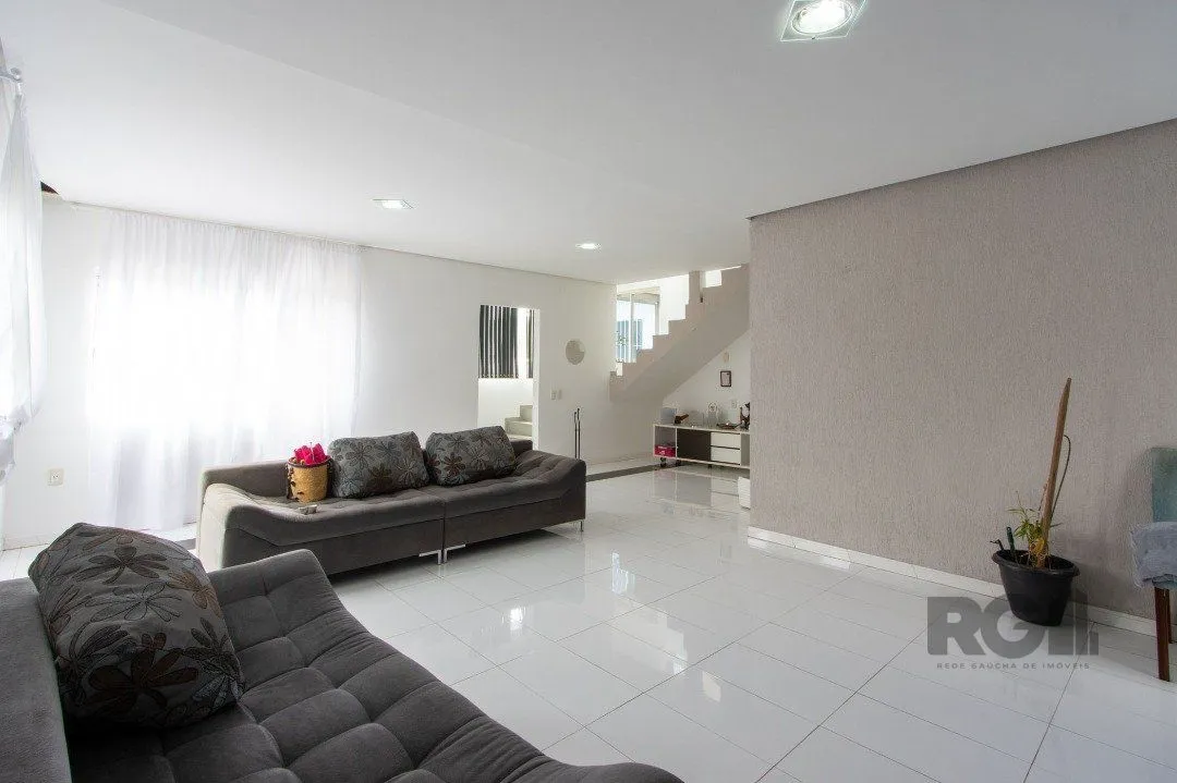 Imagem Casa, 5 dormitórios, sendo 1 suíte, 312m² privativos, 8 vagas - Bairro Vila Nova