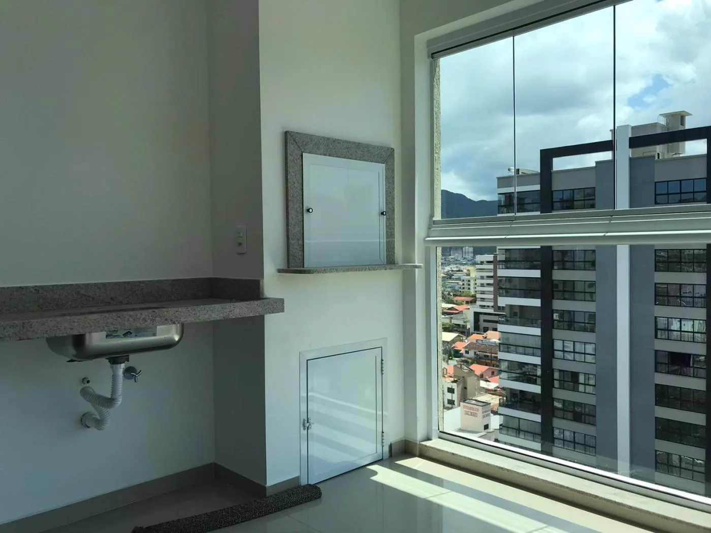 Imagem Apartamento para Venda em Itapema, Meia Praia, 3 dormitórios, 3 suítes, 4 banheiros, 2 vagas
