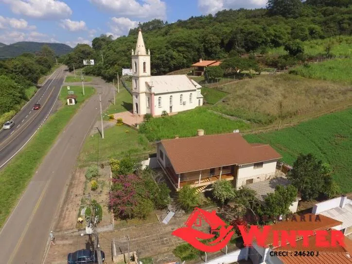 Imagem Casa de 4 dorm com 2 box ao lado da igreja de Arroio Feliz.