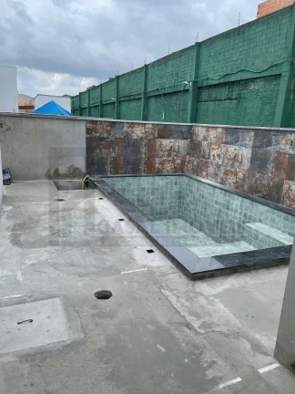 Imagem CASAL IMÓVEIS VENDE CASA TERREA MONTENEGRO BOULEVARD 3 SUÍTES + 6 VGS + PISCINA PRIVATIVA