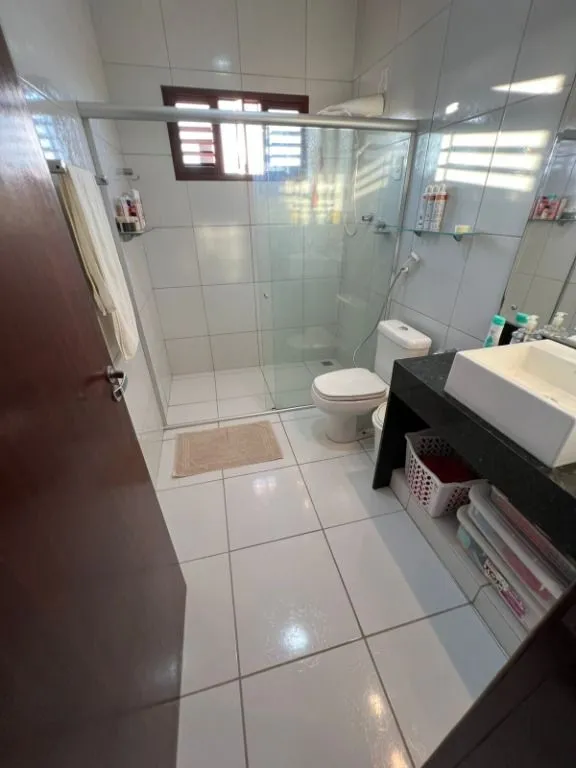 Imagem Casa duplex ampla no Bairro dos Estados, com 7 quartos, 4 suítes, varandas, terraço e excelente localização em João Pessoa.