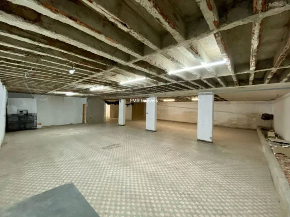 Imagem Salão Comercial de Alto Padrão em Pinheiros: 1 Sala, 2 Banheiros, 2 Vagas de Garagem, 600m² de Área - São Paulo-SP