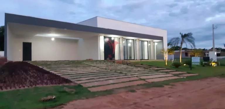 Casa de alto padrão com 4 Suites ,piscina, área gourmet, aquecimento,na Represa de Avaré em Rua Berlim