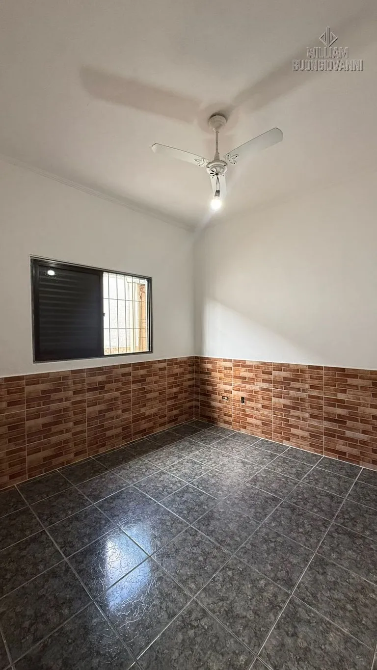 Imagem Casa c/ Suíte, 2 Vagas e Excelente Localização na Ocian