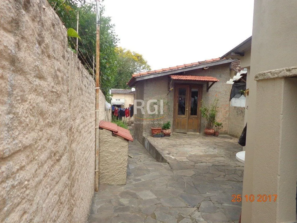 Imagem Casa para Venda - 380m², 2 dormitórios, sendo 1 suites, 1 vaga - Nonoai