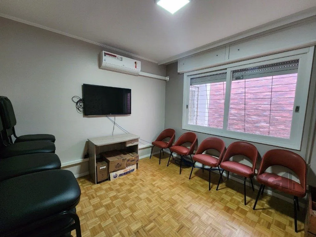 Imagem Vende-se excelente cada 3 quartos com suíte, 4 vagas, anexo comn salão de festas, podendo ser usada para fins comerciais - 255m² - Chácara das Pedras
