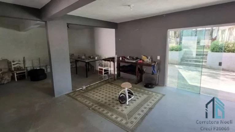 Imagem Sobrado moderno, com amplo terreno, 03 quartos c/suíte, área gourmet, em Campo Largo PR