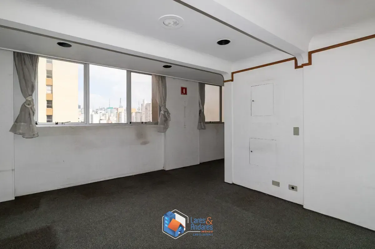 Imagem Conjunto comercial para venda em Liberdade, 276m²