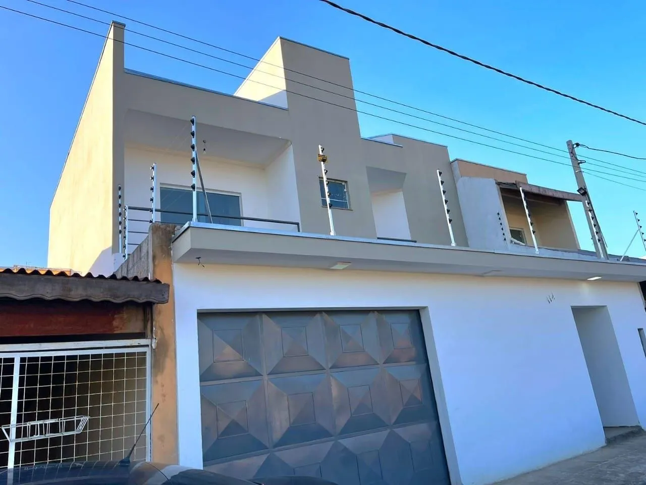 Foto do imóvel Sobrado dos sonhos com 3 suítes, edícula, quintal amplo e garagem para 4 carros em bairro tranquilo e seguro!