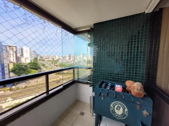 Imagem Excelente apartamento com três quartos e armários planejados a venda na Pituba