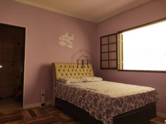 Imagem Venha conhecer a sua nova casa dos sonhos! Localizada em um bairro tranquilo e residencial, esta lin...