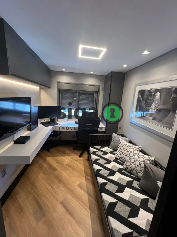 Imagem Apartamento com 149m2, 3 Suites, 4 banheiros 2 vagas demarcadas e deposito de 3m2