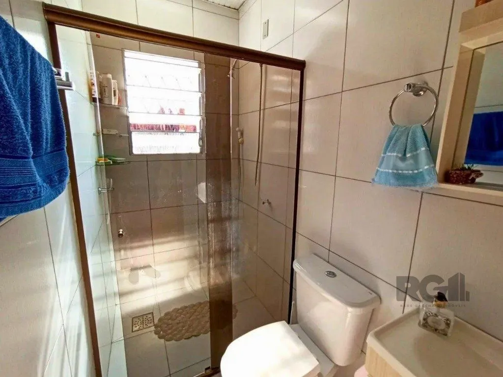 Imagem Casa com 3 quartos espaçosos, 2 banheiros bem distribuídos e 2 vagas de garagem