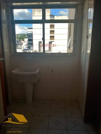 Imagem Vendo Apartamento no Centro com 2 Quartos mais Dependência Completa e ELevador