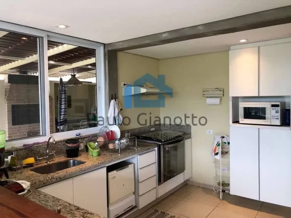 Imagem Casa Moderna à venda no Centro da Granja Viana