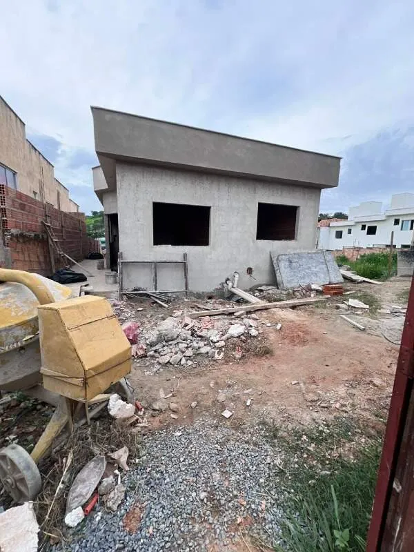 Imagem MEIO LOTE+PORÃO EM BAIXO+3QUARTOS+2VAGAS