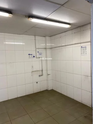 Imagem Galpão Comercial de 477m² com 2 Banheiros para Locação na Lapa, São Paulo-SP