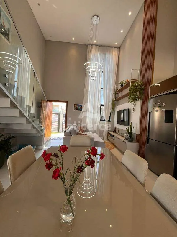 Imagem Casa Alto Padrão à Venda - 3 Dormitórios I 1 Suíte I 200m da Praia I Mobiliada - na Pinheira, Palhoça -S.C.