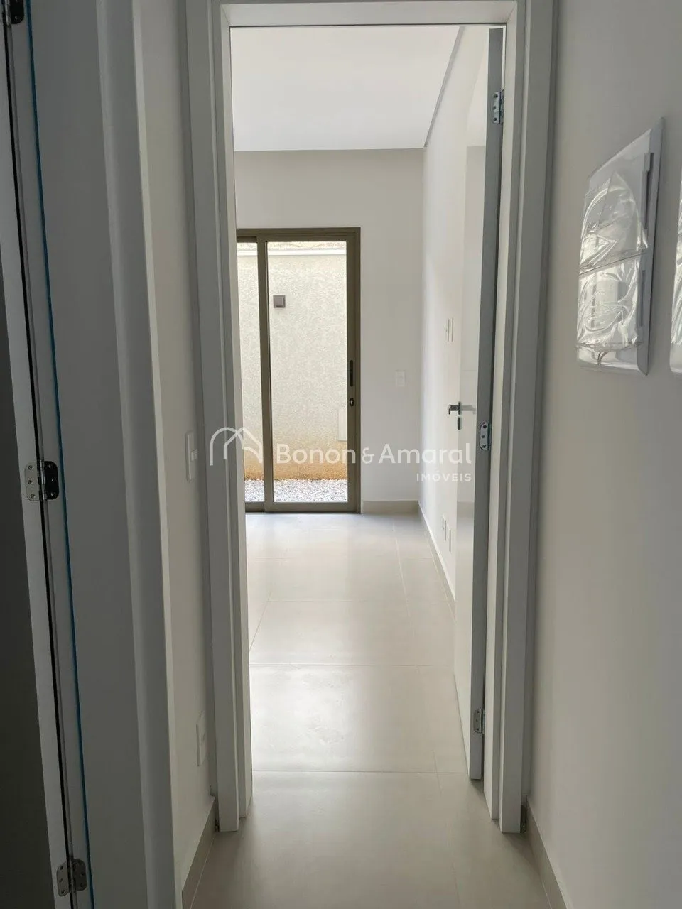 Imagem Casa em Condomínio Exclusivo no Parque das Universidades - Design Moderno e 3 Suítes ao lado da PUC