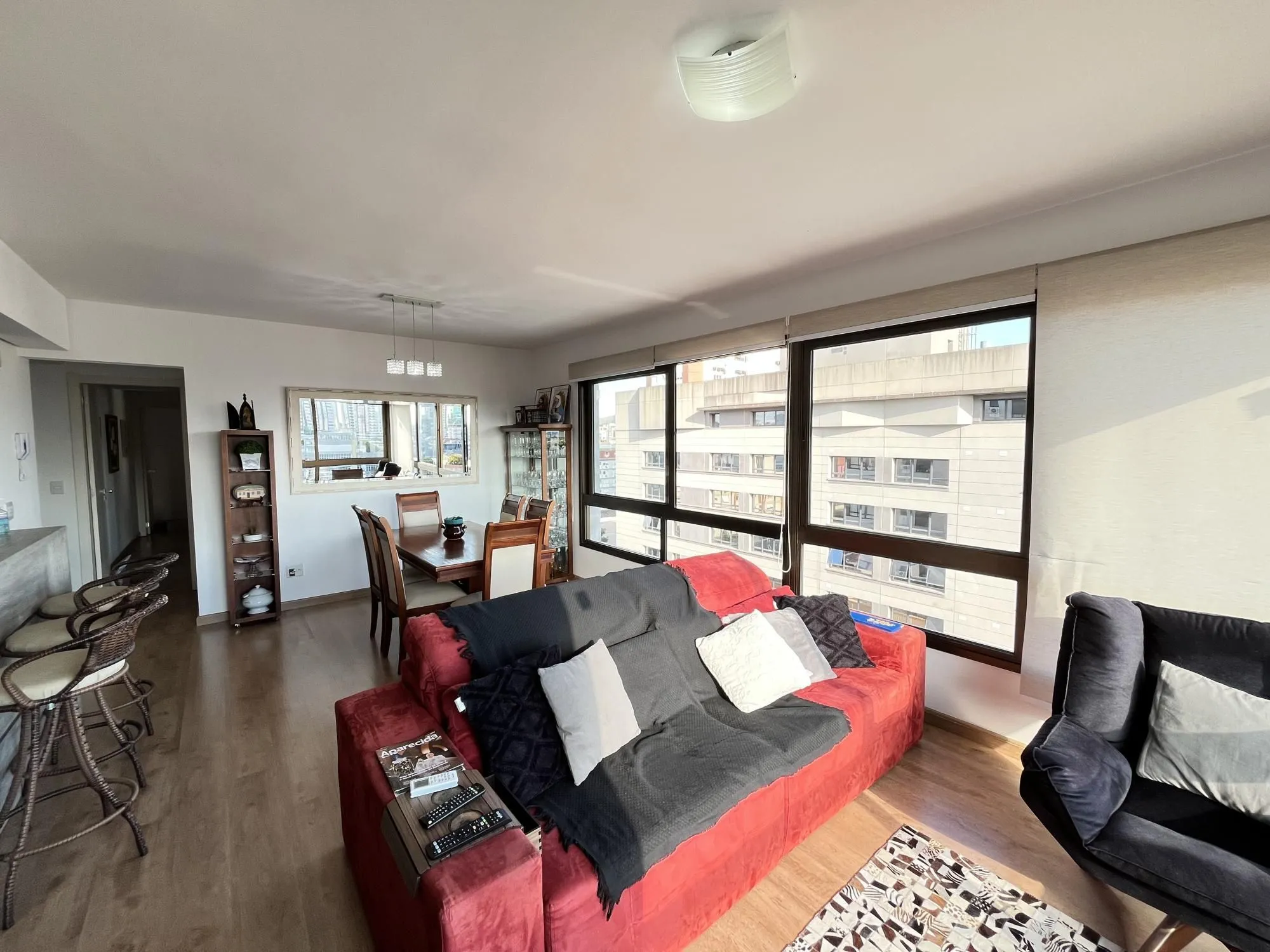 Imagem Apartamento de 3 quartos, suíte e 2 vagas de garagem no bairro Menino Deus POA